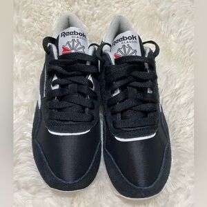 Kids Reebok black\white nylon classic Sz 5 Boys